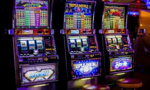 Prześwietlamy maszyny hazardowe: prawda o szansach na wygraną, kosztach i legalności