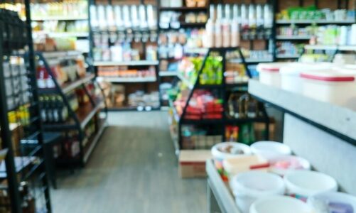 Czy w Żabce można wpłacić pieniądze?