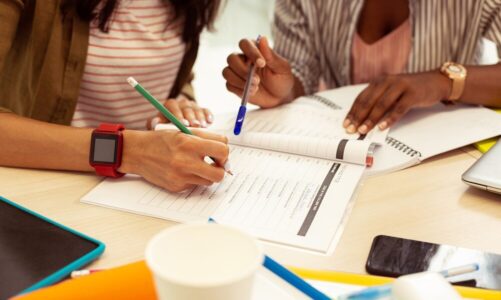 Ode mnie czy odemnie – która wersja jest prawidłowa?