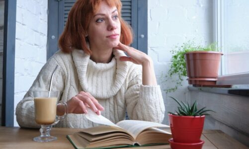 Czy myślenie o kimś przyciąga – siła intencji