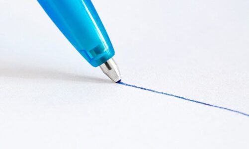 Czym sprać długopis – skuteczne domowe sposoby