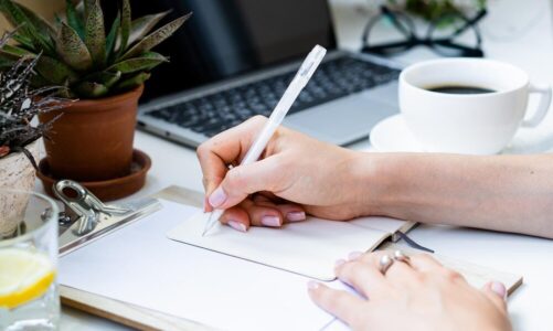 Doświadczenie synonim – jak inaczej powiedzieć?