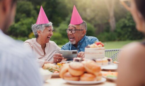 Życzenia dla emeryta – śmieszne teksty i oryginalne pomysły