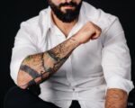 Tatuaże męskie na nadgarstku – najpiękniejsze wzory i inspiracje